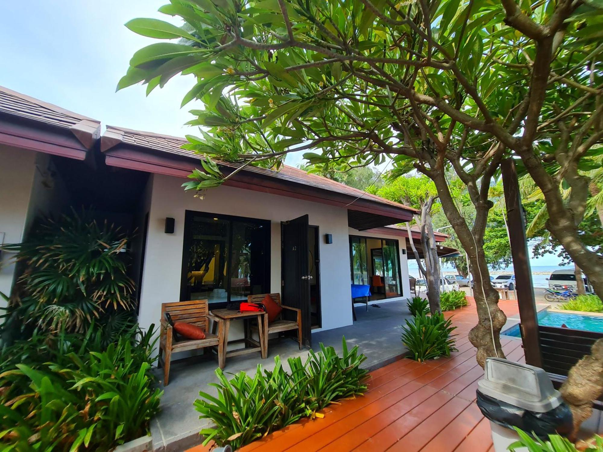 Chidlom Resort Haad Chao Samran Exterior foto